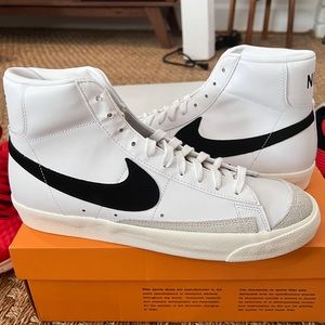 NEW IN BOX. Nike Blazers mid ‘77